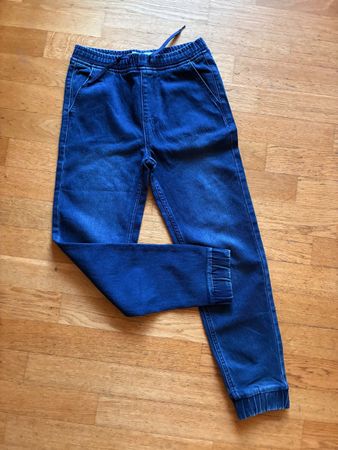 schöne Jeans Gr. 146/152, Neu