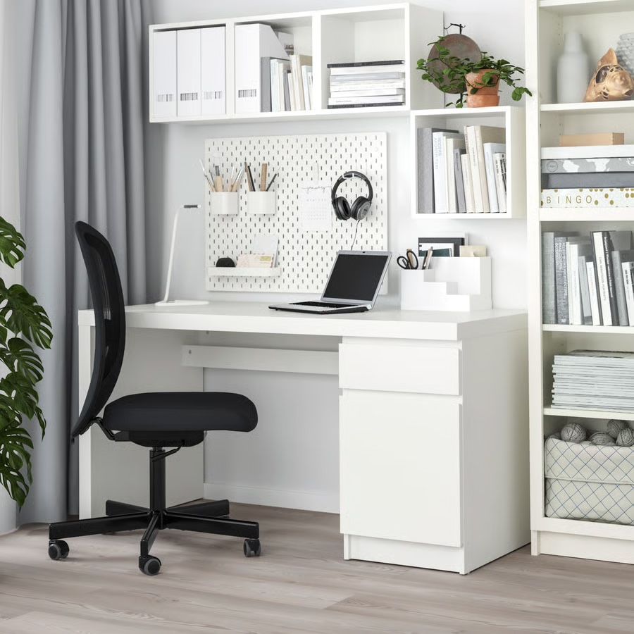 Schreibtische: Schreibtisch Ikea Malm, 140x65cm – Gebraucht aus Oberengstringen von Rogi9698 1
