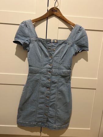Jeanskleid mit Knöpfen