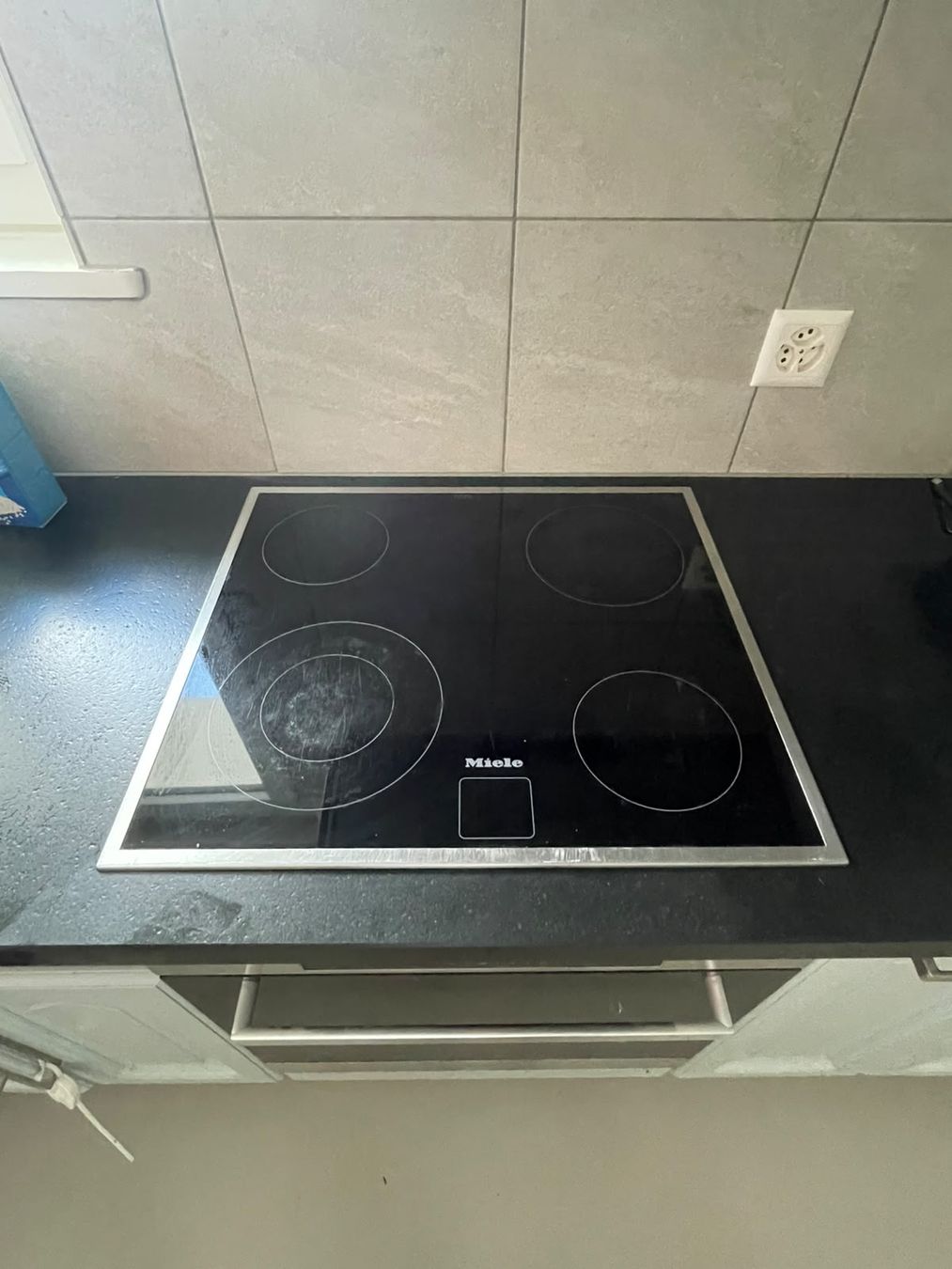 Miele Forni: four Miele avec 4 plaques de cuisson vitrocéramiques – Usato da Vicques venduto da greg87 1