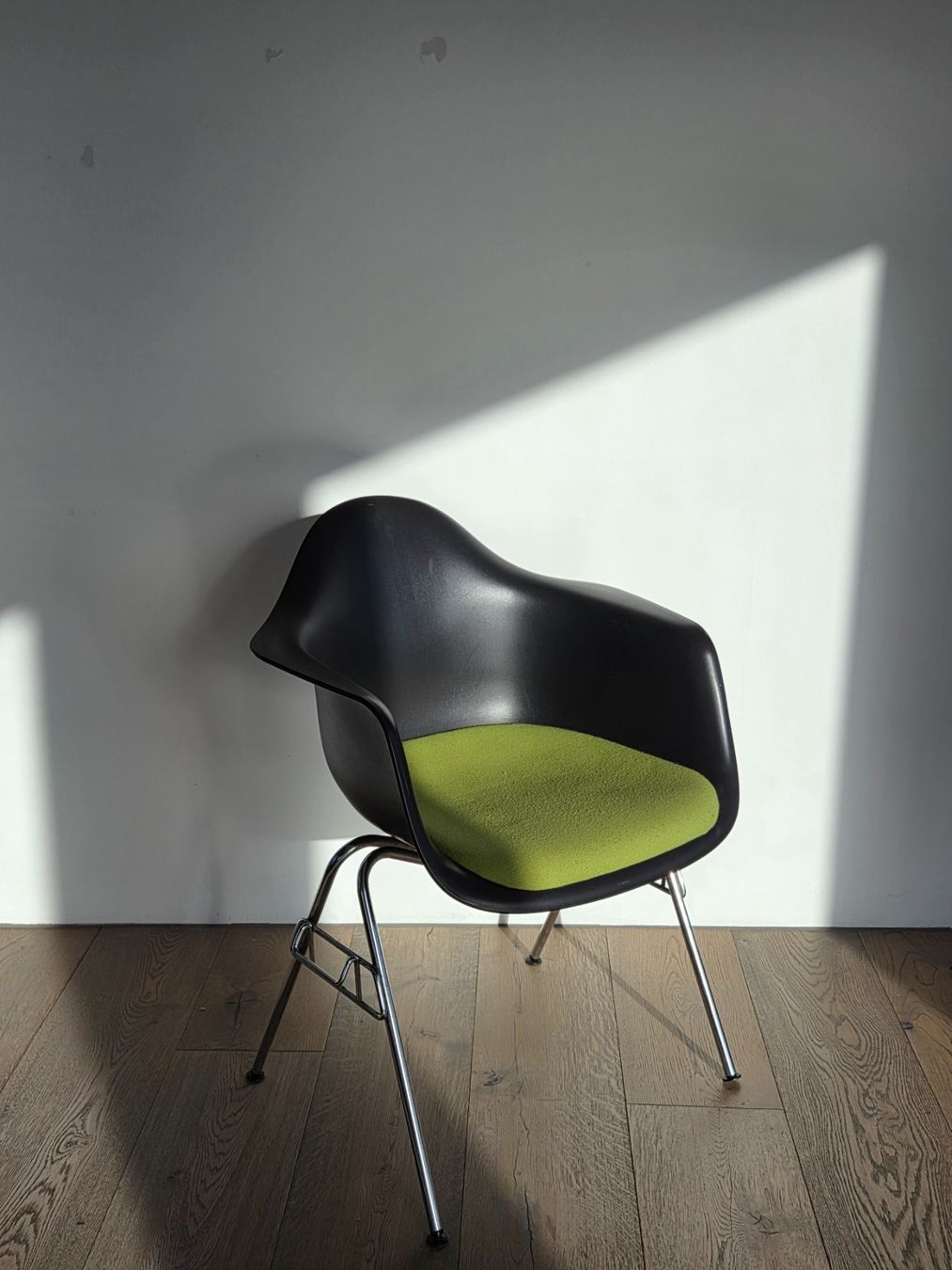 Vitra Stühle: Eames / Vitra Plastic Armchair – Gebraucht aus Zürich von PeterPanama 1