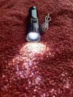 Leistungsstarke  LED Taschenlampe mit USB-Ladefunktion
