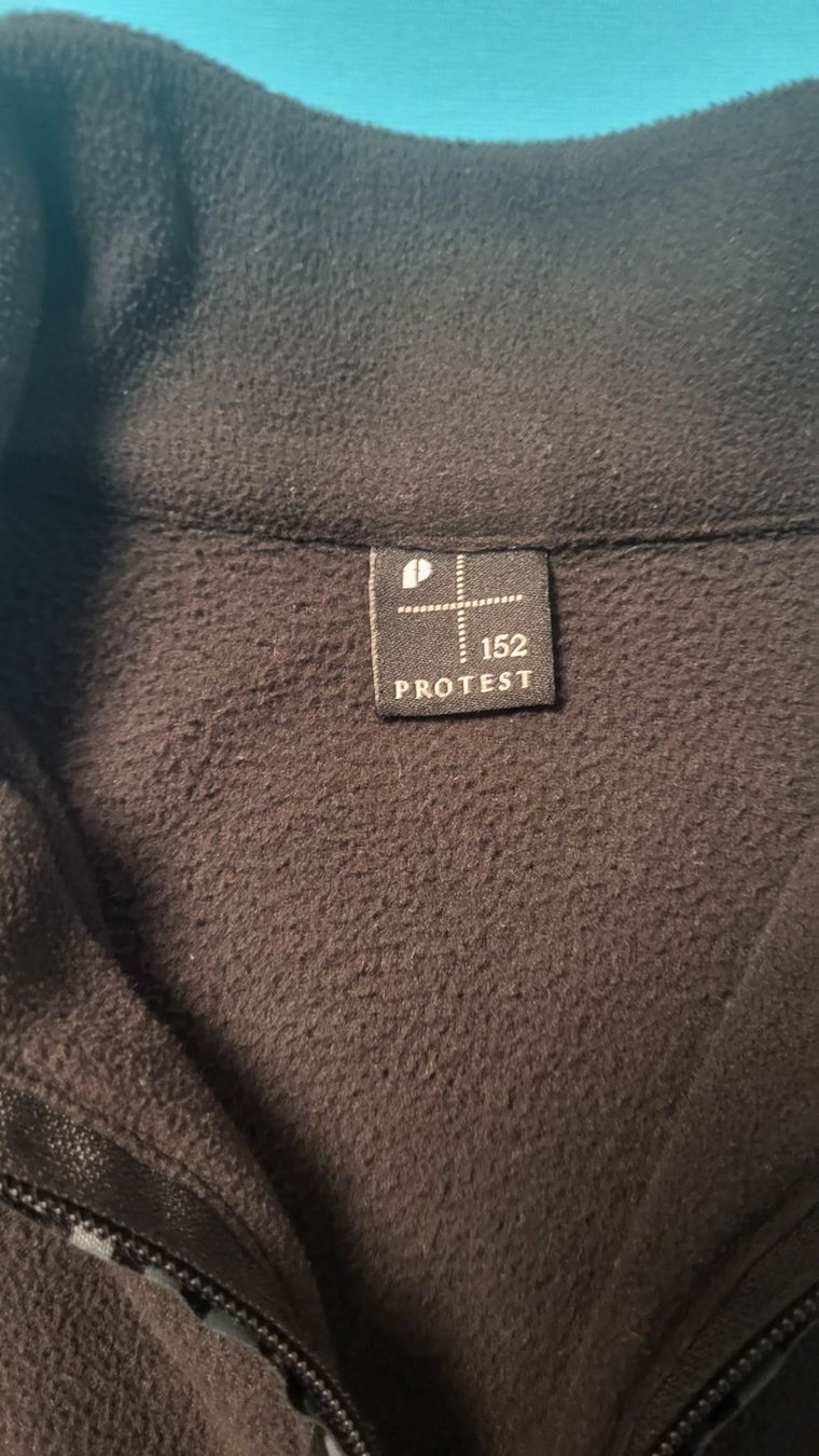 Protest Maglioni & Felpe: Protest Fleece Pullover schwarz Grösse 152 gebraucht – Usato da Schwarzenburg venduto da Djroyal 2