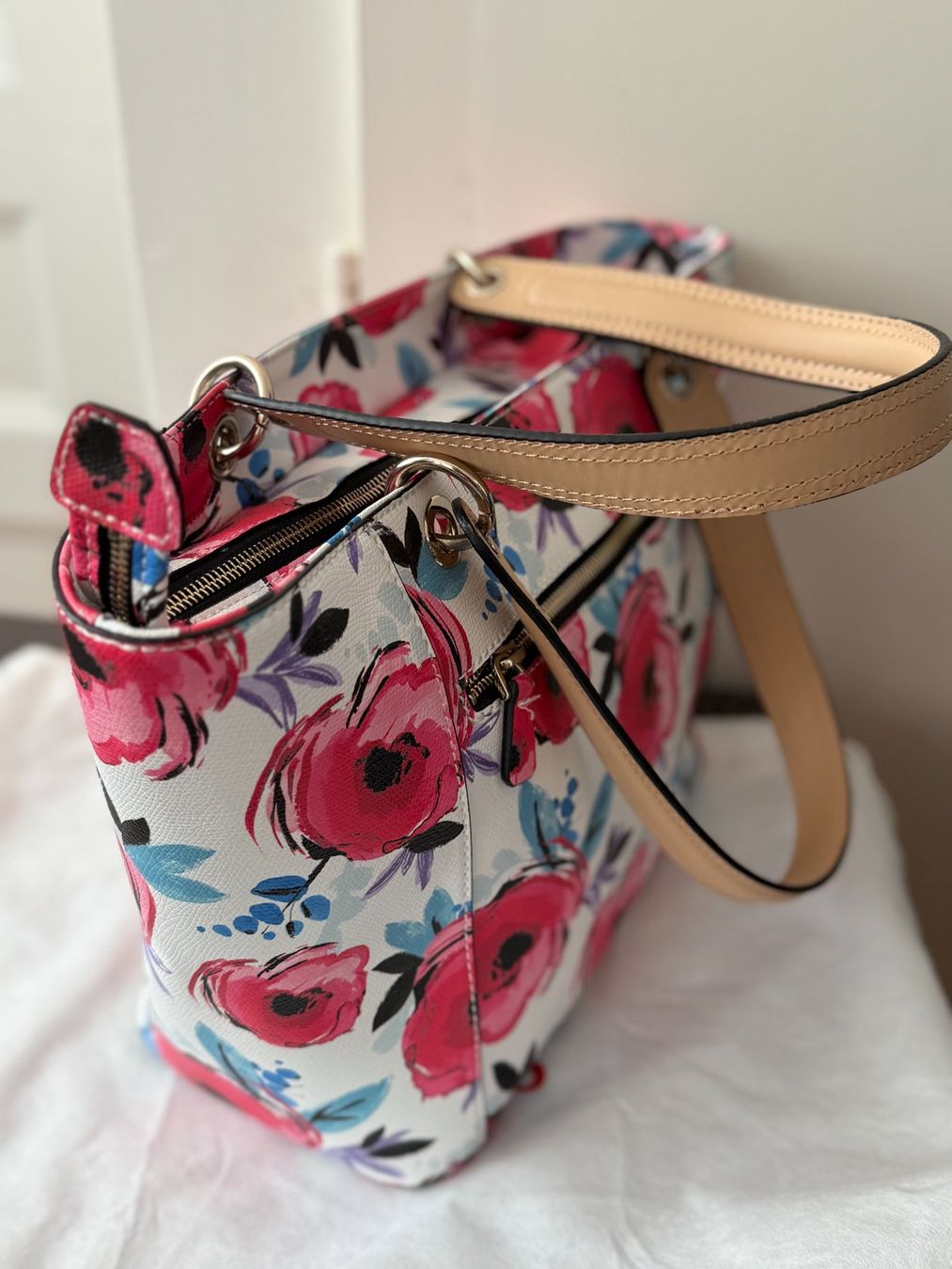 Guess Borse da donna: Sac cabas/Shopper fleuri GUESS – Nuovo (secondo la descrizione) da Le Locle venduto da tchanatakoua 2
