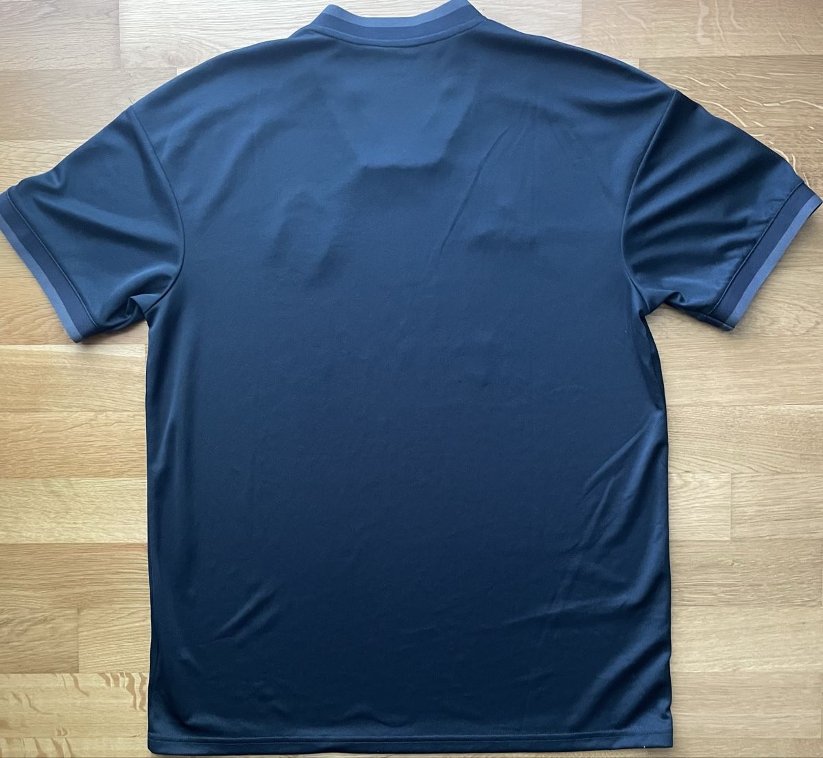 Real Madrid Canottiere & Pantaloni: Real Madrid 2018/2019 original – Nuovo (secondo la descrizione) da Windisch venduto da RealJerseys 1