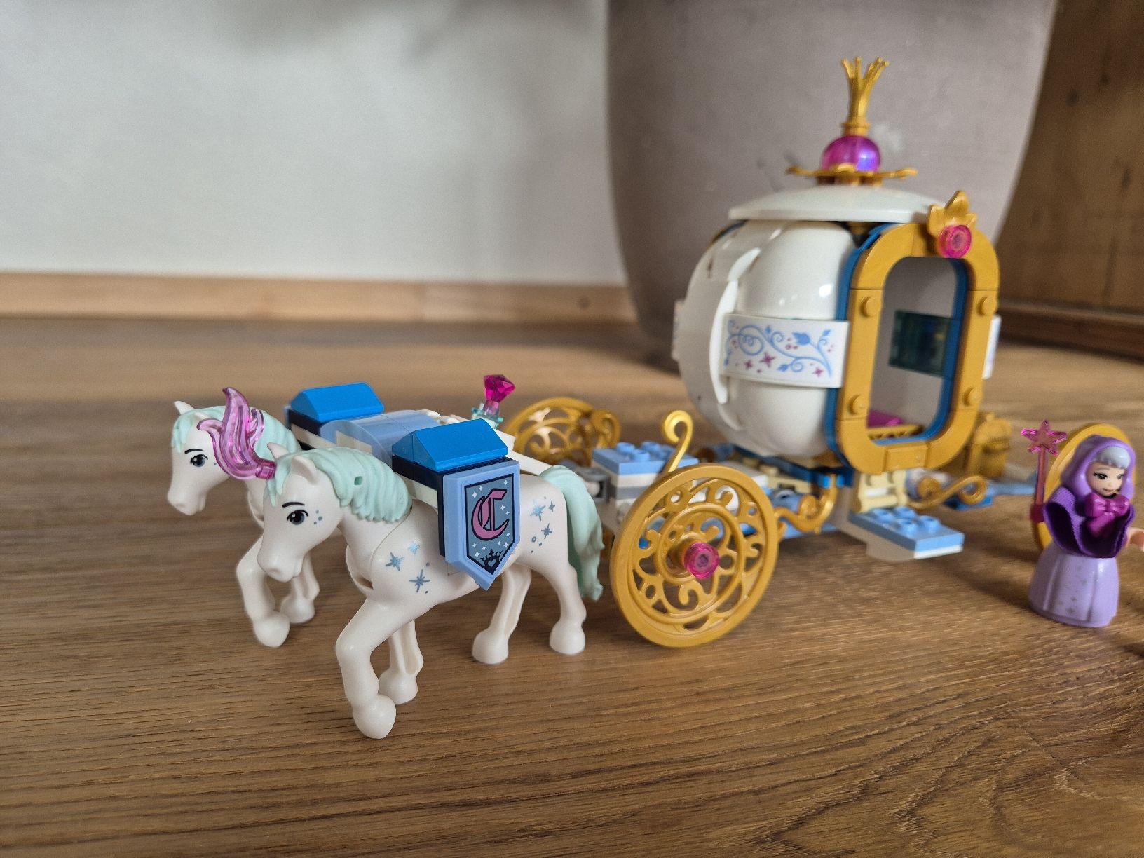 Lego Kit di costruzioni: Lego Disney 43192 Cinderella – Nuovo (secondo la descrizione) da Zizers venduto da .sternli. 1
