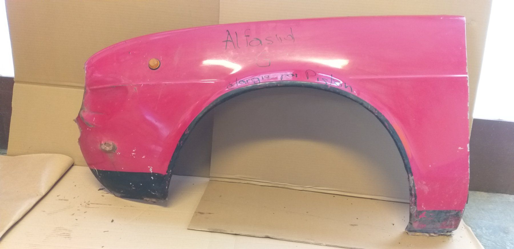 Alfa Romeo Tutti pezzi di ricambio auto: Alfa Sud  2 Ailes av.  (Oldtimer) – Usato da cortébert venduto da rlv 4