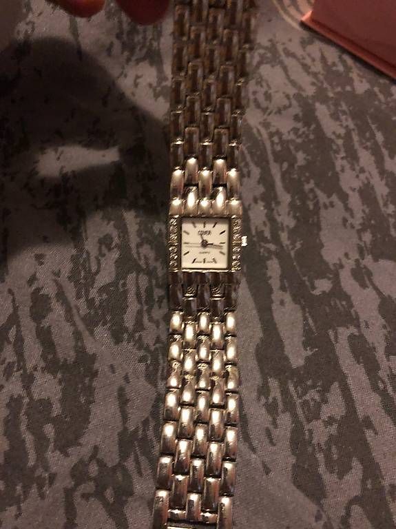 Montres: Damenuhr Cover – D'occasion à Dietikon par Akil03