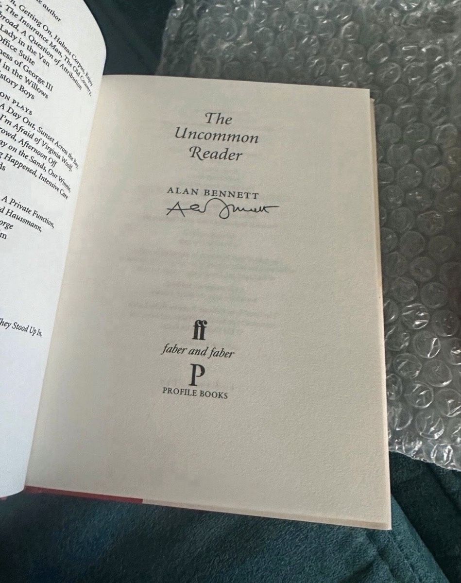 Libri: Alan Bennett - The Uncommon Reader signierte Ausgabe – Usato da Balgach venduto da ren_xy57 2