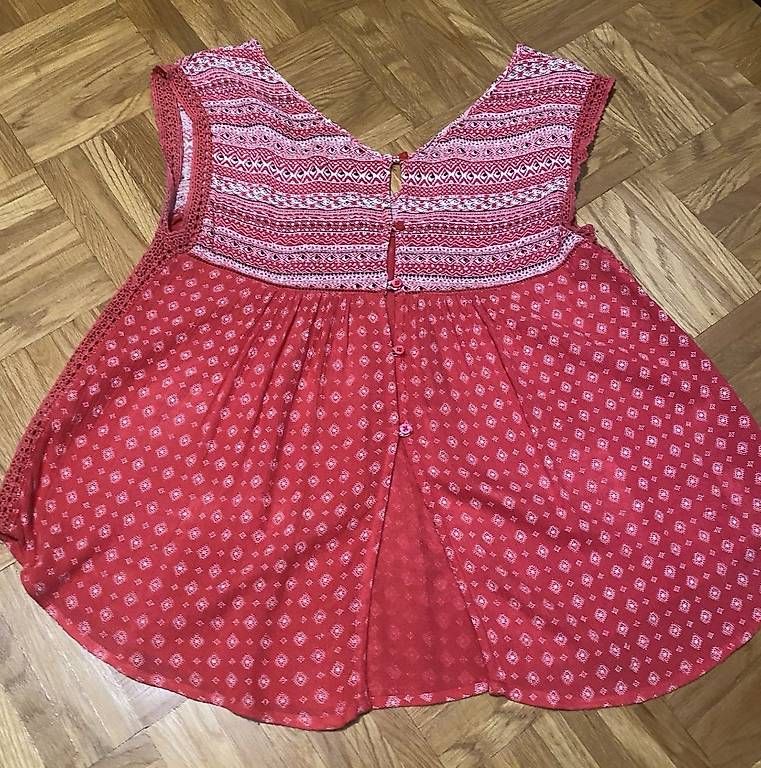 Kleiderpakete: Lot 2 pièces : débardeur imprimé + jeans slim taille 36 – Gebraucht aus Lausanne von loi_8msc 2