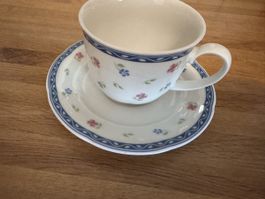 Romantische Teetasse mit Unterteller, Blumenmuster, Vintage