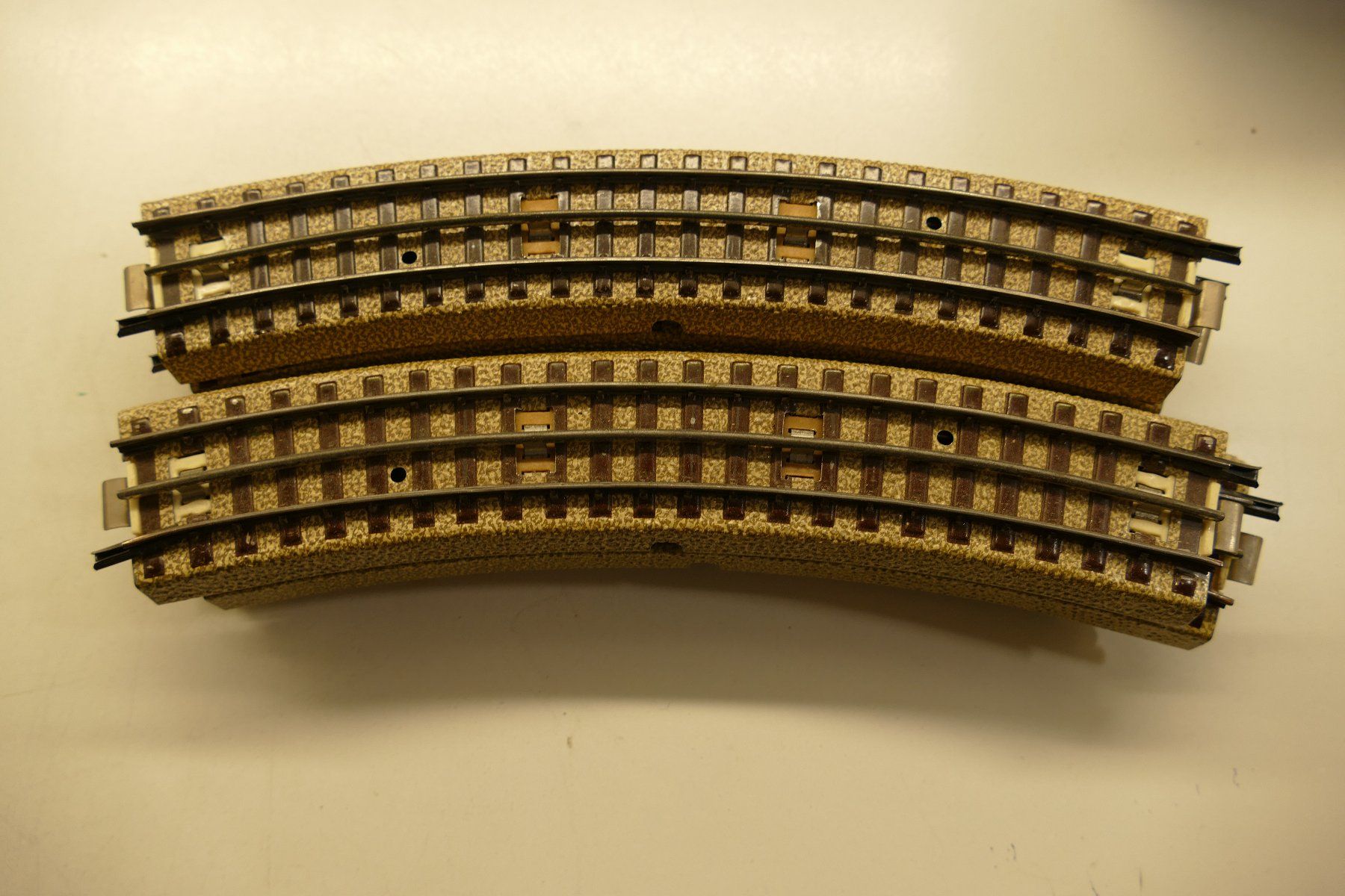 Märklin Modellini di ferrovie: Märklin H0: 8xgebogenes Uraltgleis – Usato da Niederhasli venduto da rail-duerst