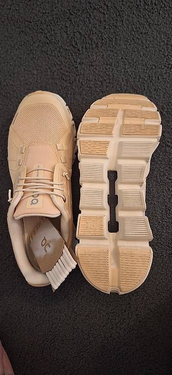 Scarpe da donna: Schuhe On Damen Cloud 6 – Nuovo e nell'imballaggio originale da Langnau i. E. venduto da 3550fdi 3