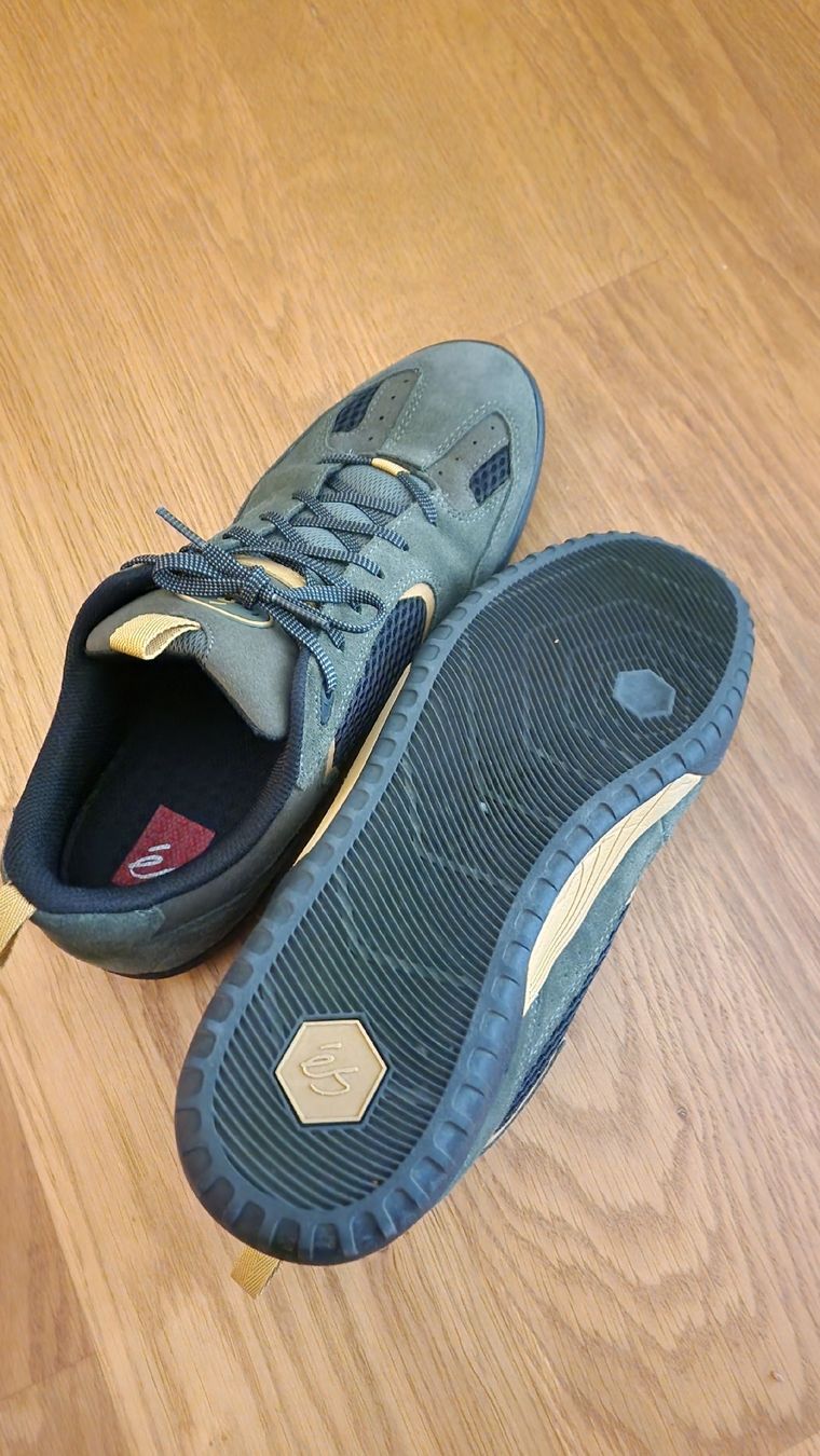 Scarpe da uomo: éS Quattro Skate Schuhe Grösse 45 – Nuovo (secondo la descrizione) da Urtenen-Schönbühl venduto da Saints67 4