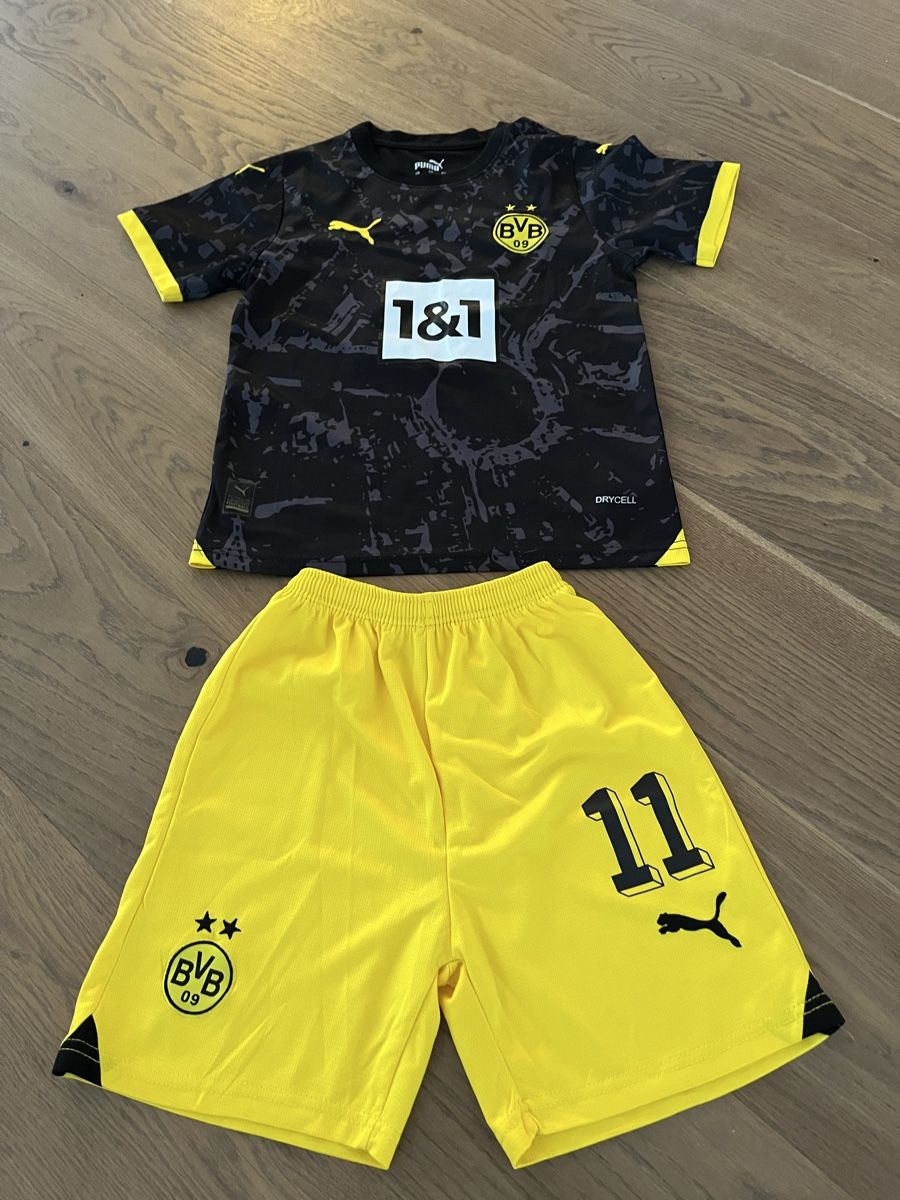 BVB Survêtements: BVB Trikot Set Grösse 135-145 – D'occasion à Küttigen par csei 1
