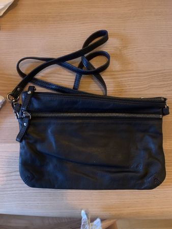 Umhängetasche Leder schwarz