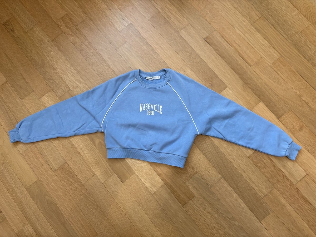 Pullover & Sweatshirts: Pullover Bershka blau Grösse 10-12 Jahre – Gebraucht aus Küssnacht am Rigi von icbicb