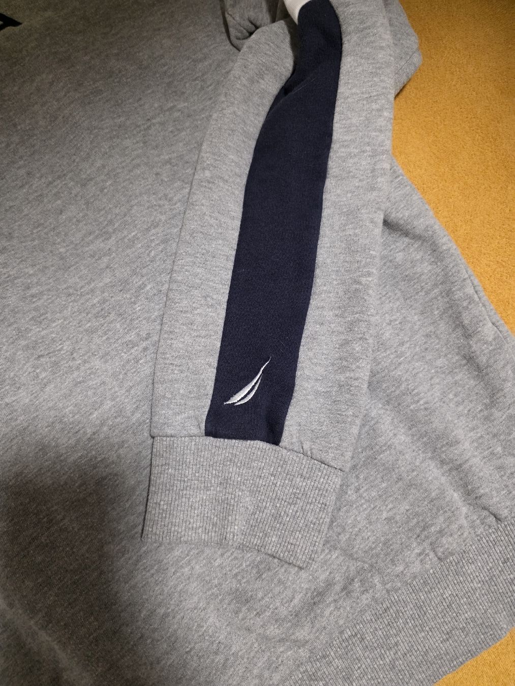 Pullover & Sweatshirts: Nautica Sweatshirt Grau, Top Zustand – Gebraucht aus Adligenswil von sasa_be 1