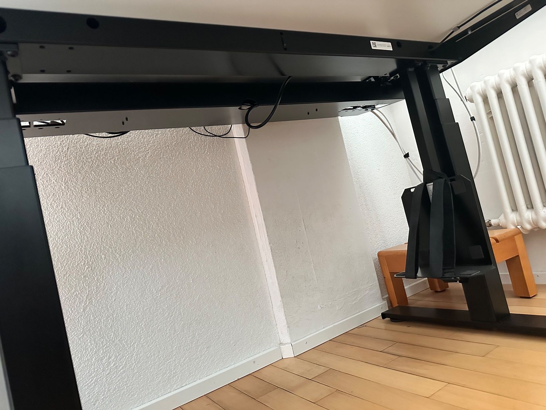 Scrivanie: plain'desk Sitz-Stehtisch elektrisch höhenverstellbar – Usato da Zürich venduto da neumaka 4