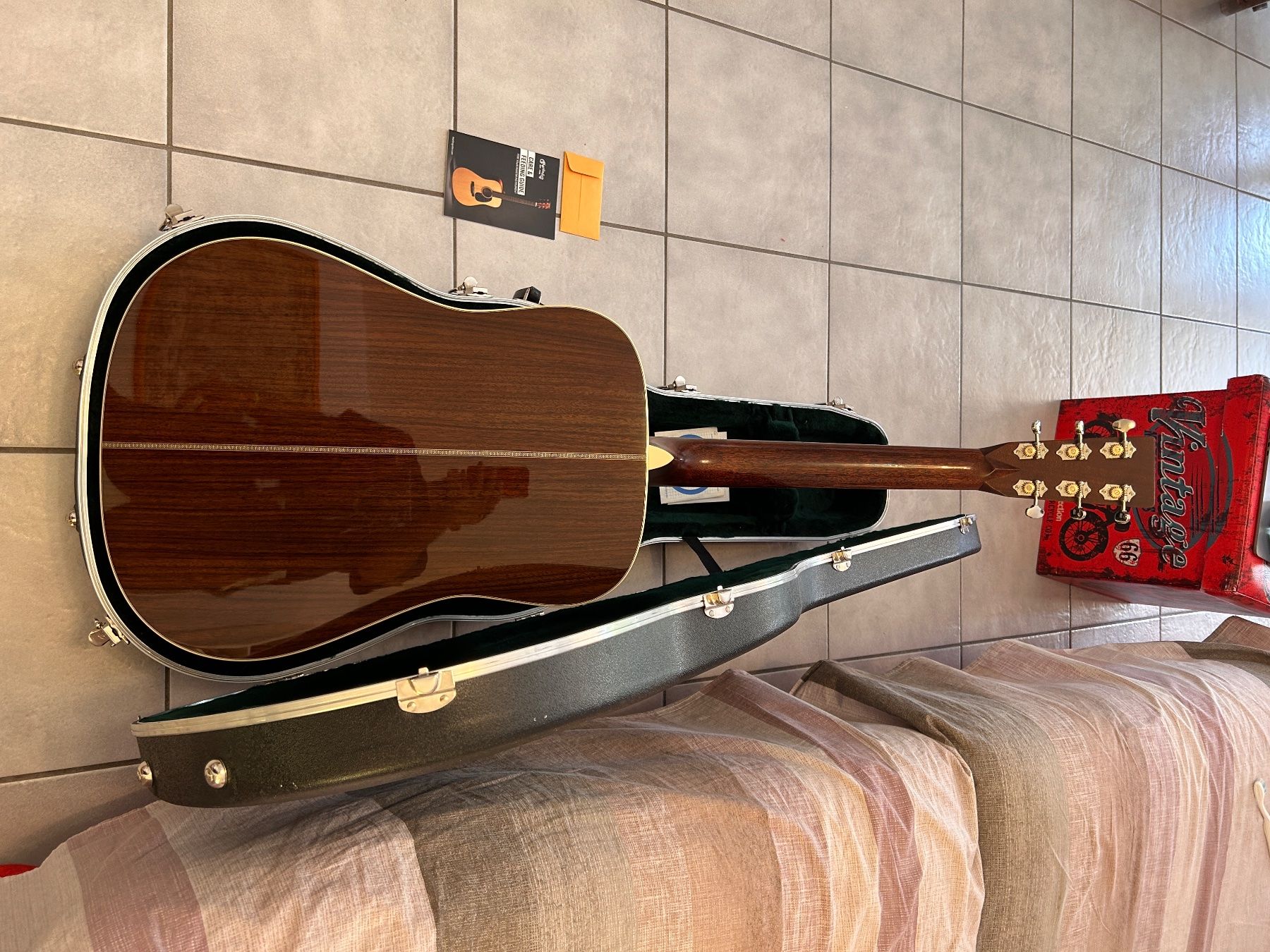 Martin & Co. Instruments de musique: Chitarra acustica Martin D-28 con custodia. – D'occasion à Giubiasco par ste_2qln 1