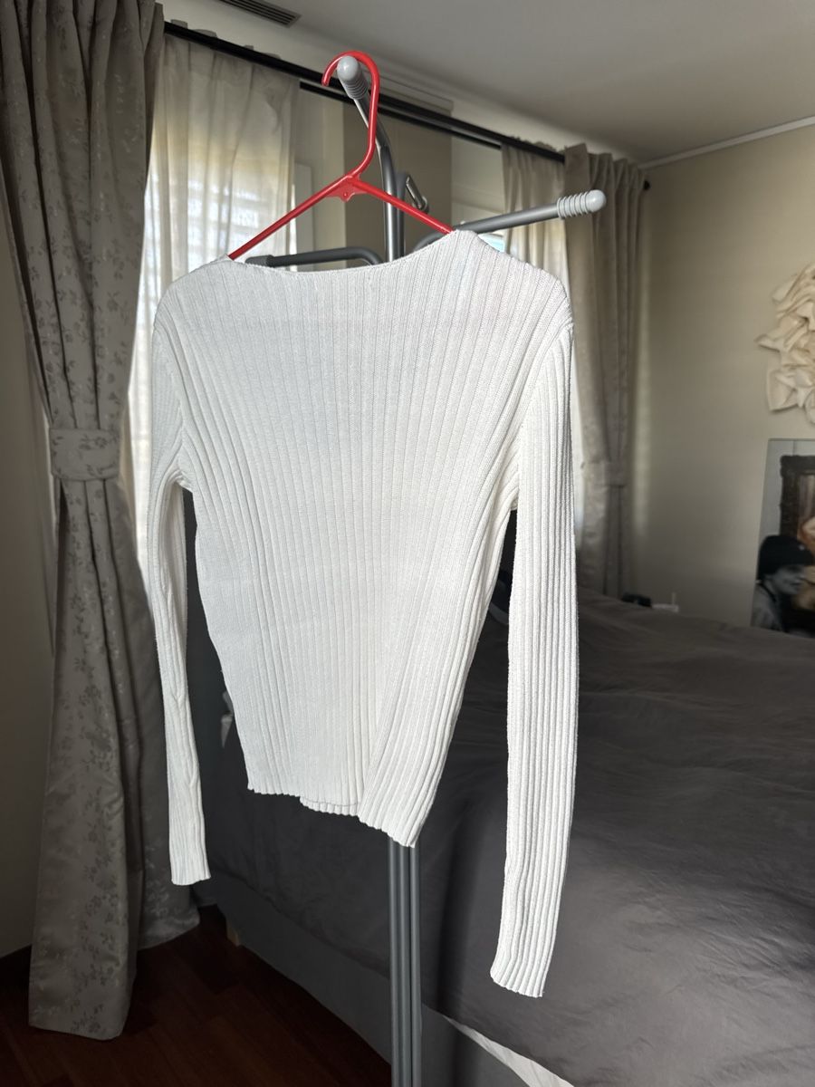 Brandy Melville Pulls & Sweat-shirts: Brandy Melville V-neck Sweater – D'occasion à Küsnacht ZH par pup_culture 2