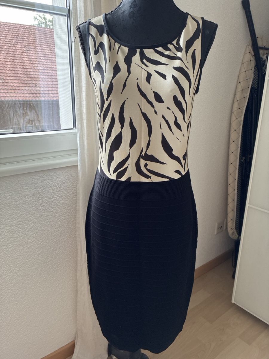 Marc Cain Robes: Marccain Kleid Nr.3 – D'occasion à Rutschwil par Bema1