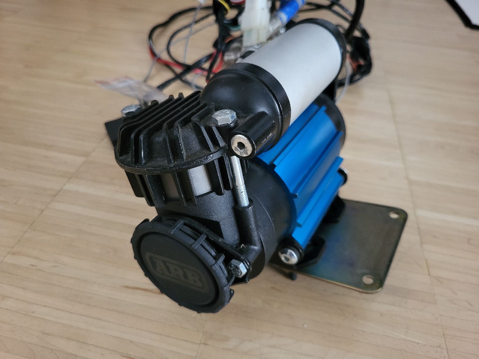 Compressori: Compresseur ARB 12v – Usato da Neuchatel venduto da logizoom22 1