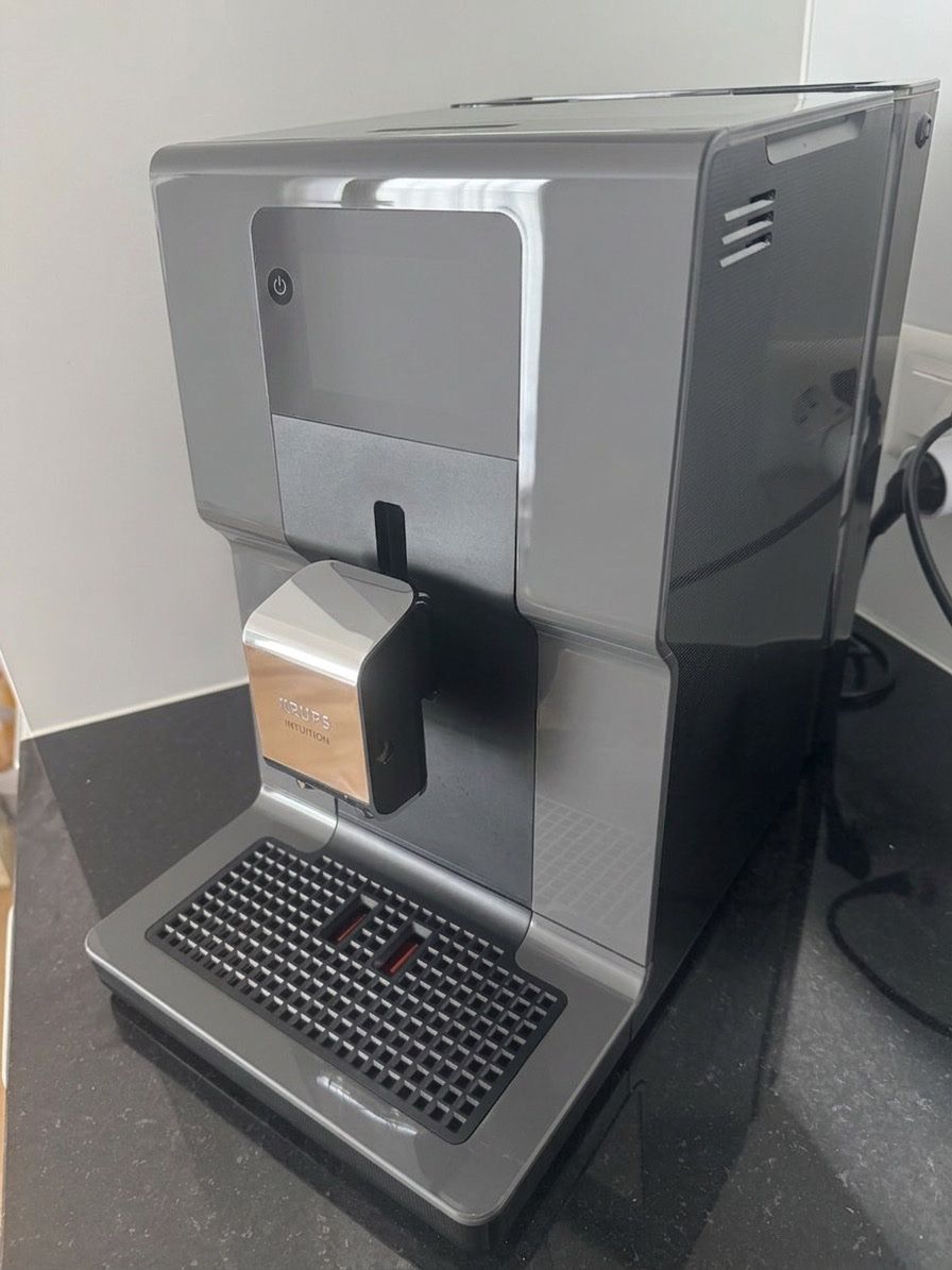 Krups Macchine per caffè & Macchine per espresso: Krups Intuition Kaffeevollautomat – Usato da Dielsdorf venduto da kara014 1