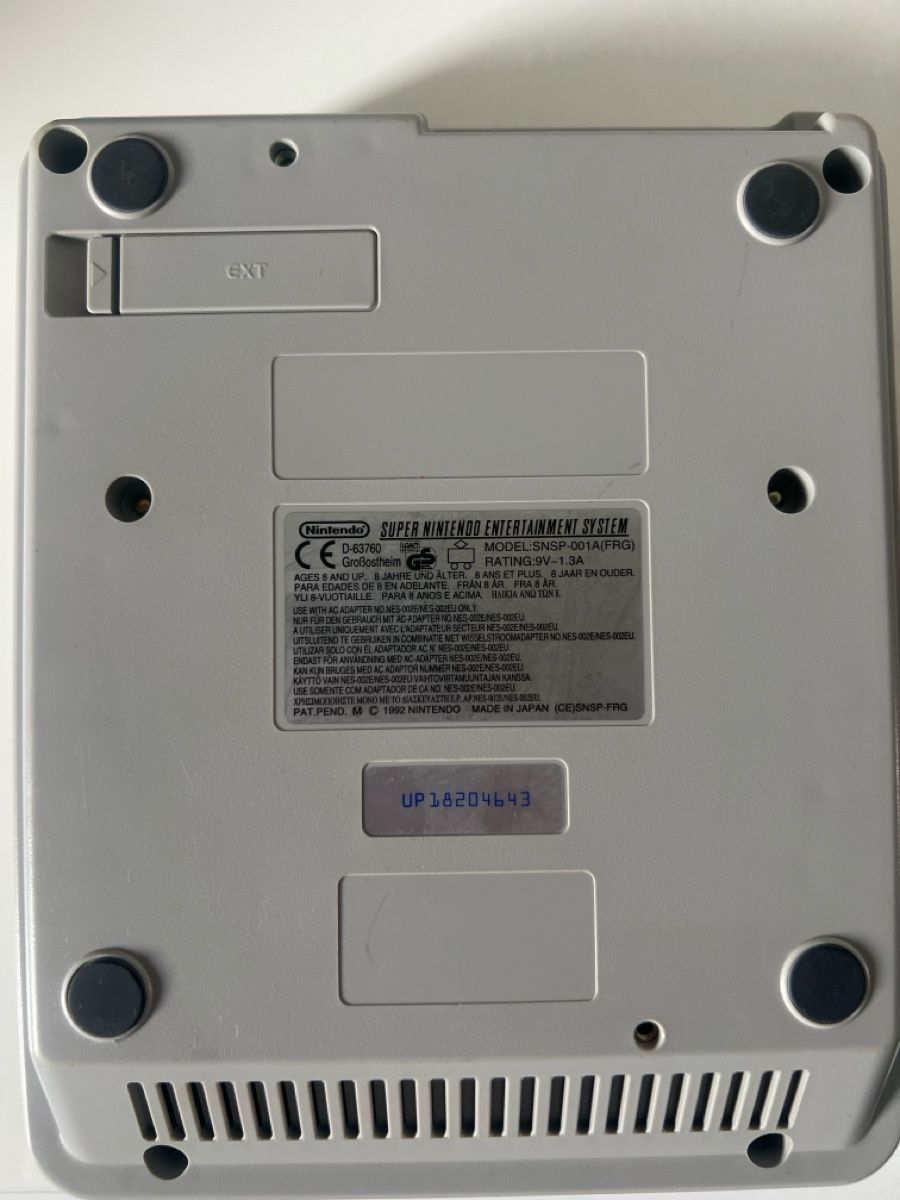 Nintendo Console: Super Nintendo SNES Konsole mit 2 Controllern – Usato da St.Ursen venduto da P.Carrel 1