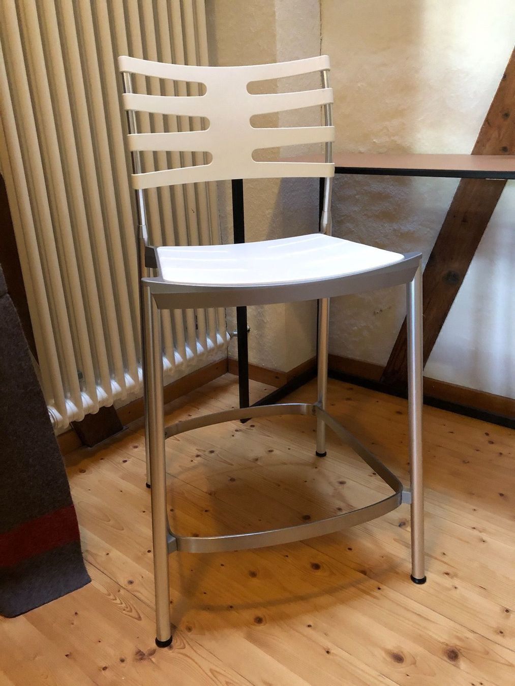 Sedie: Fritz Hansen Barhocker Ice – Usato da Unterseen venduto da Fruchtfleisch