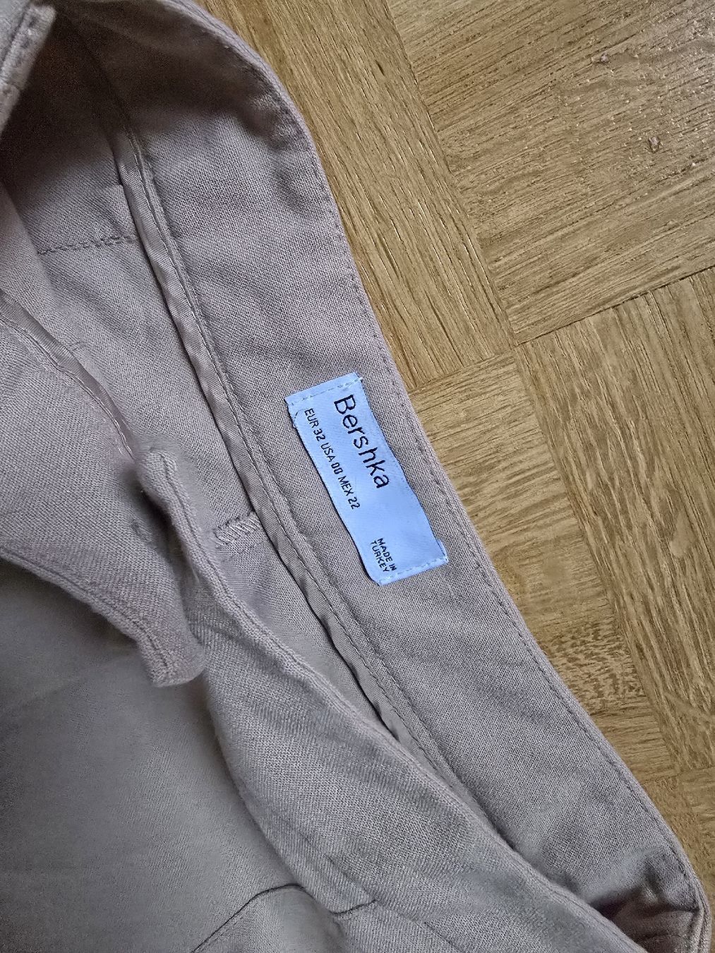 Bershka Pantaloni: Wide Leg Hose Beige – Usato da Belp venduto da sar_r7ls 1
