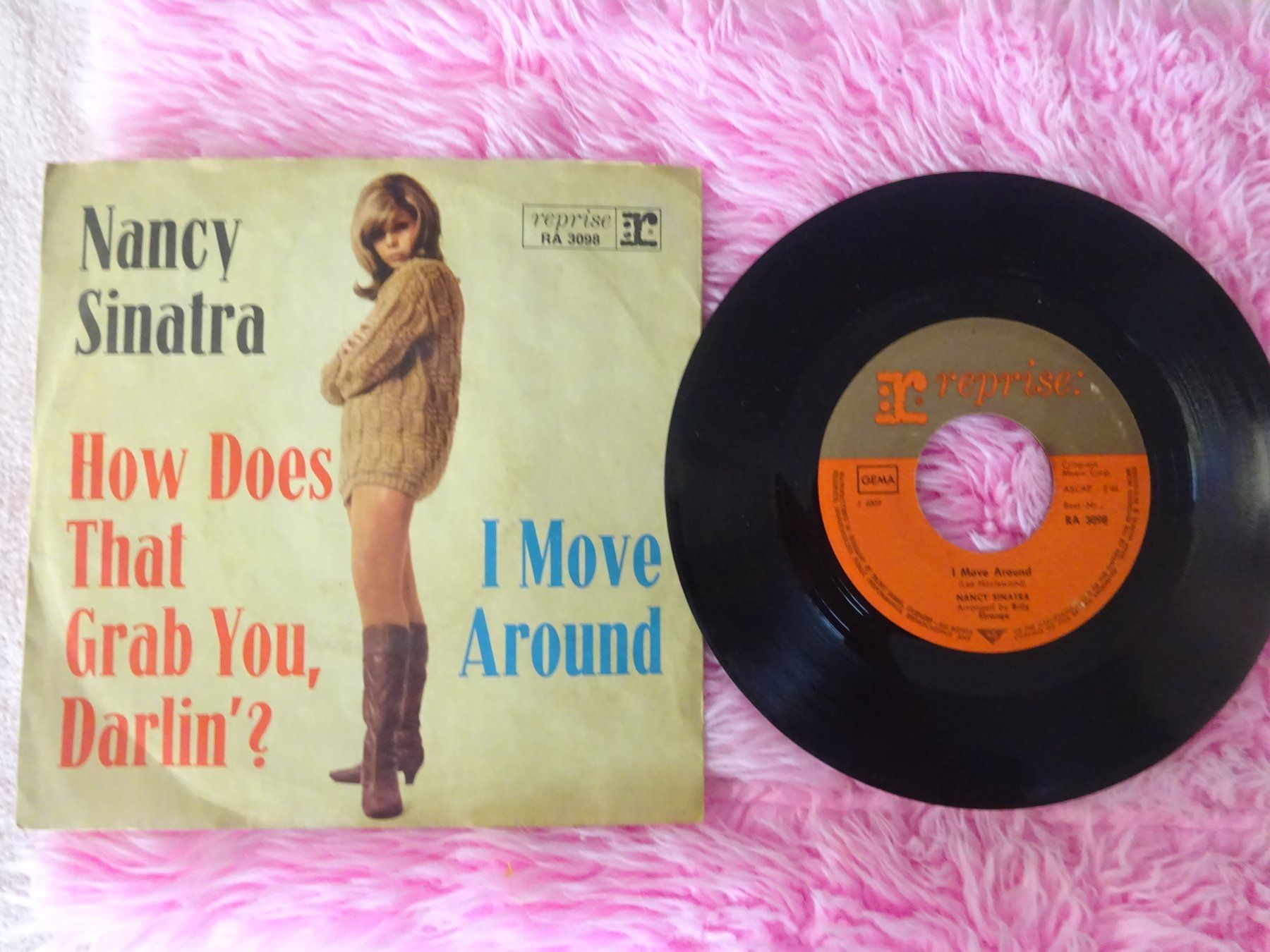 Dischi in vinile: NANCY SINATRA ** I MOVE ARROUND ** HOW DOES THAT GRAB – Usato da Luzern venduto da xrayspex99 1