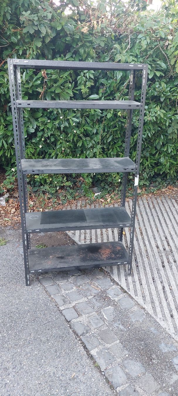 Scaffali: Metall Gestell – Usato da Killwangen venduto da ire_9dy7 1