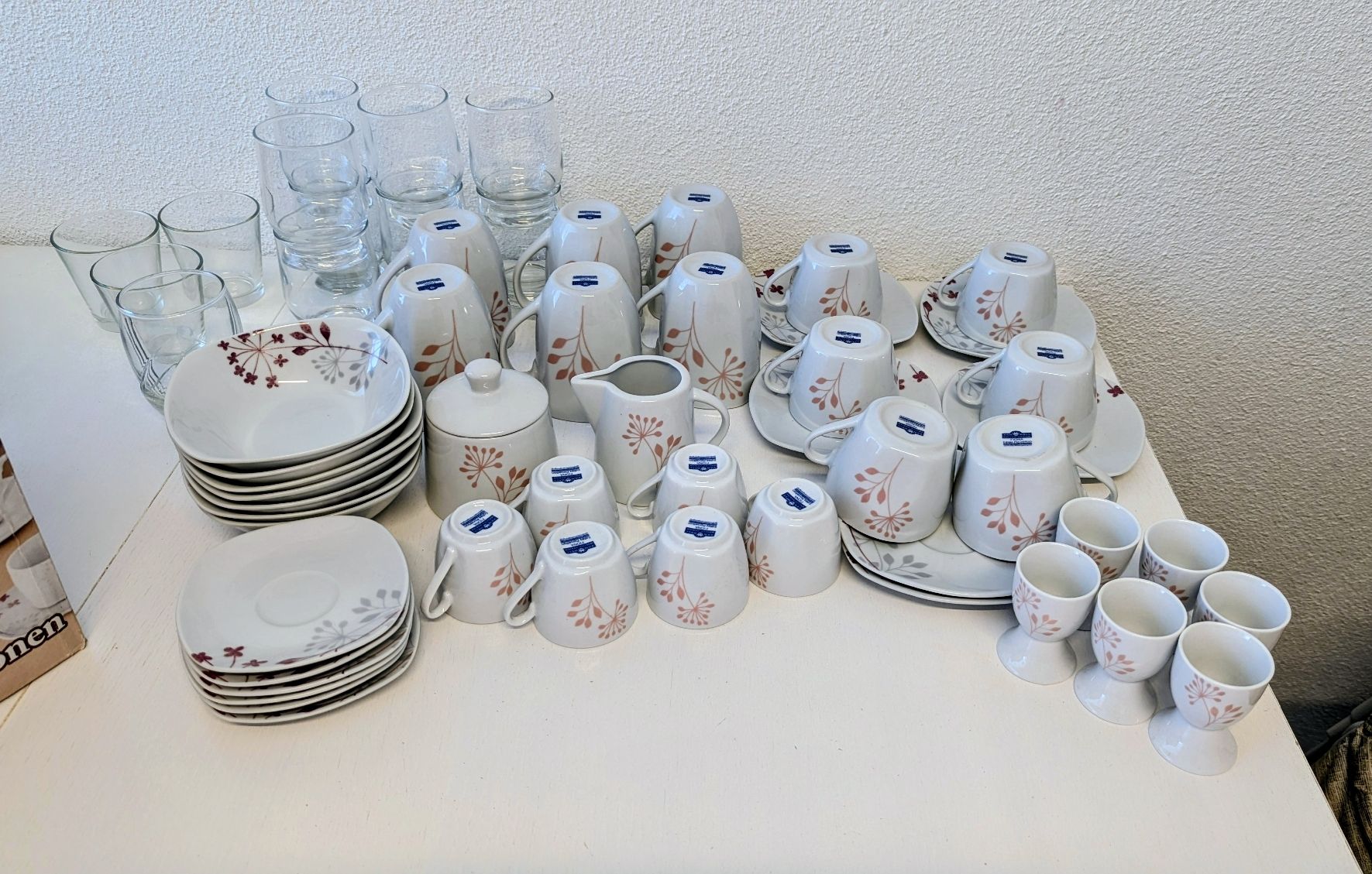 Set di piatti: Geschirrset ohne Teller   – Usato da Steinmaur venduto da Ottelo 2