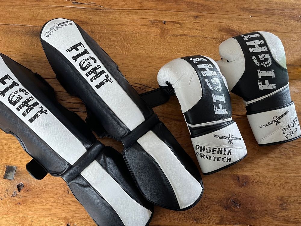 Flow Progress Boxhandschuhe 14oz | Rindsleder Schwarz/Gold