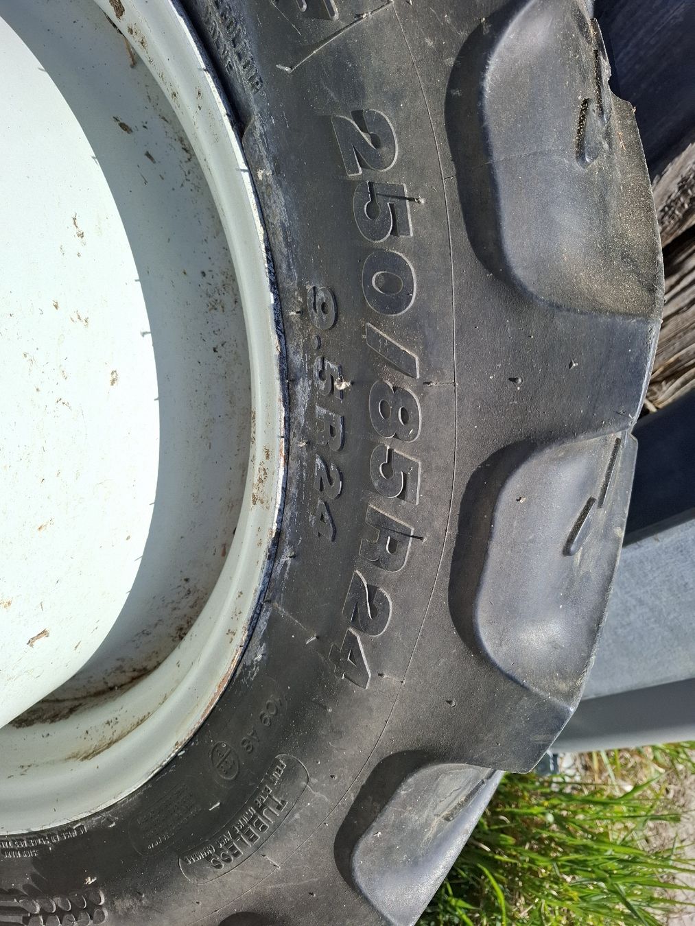 Pneus & Kompletträder: Doppel - Zwillings-Räder 250/85 R24 – Gebraucht aus Ebnat-Kappel von MILKSHAKE01 4