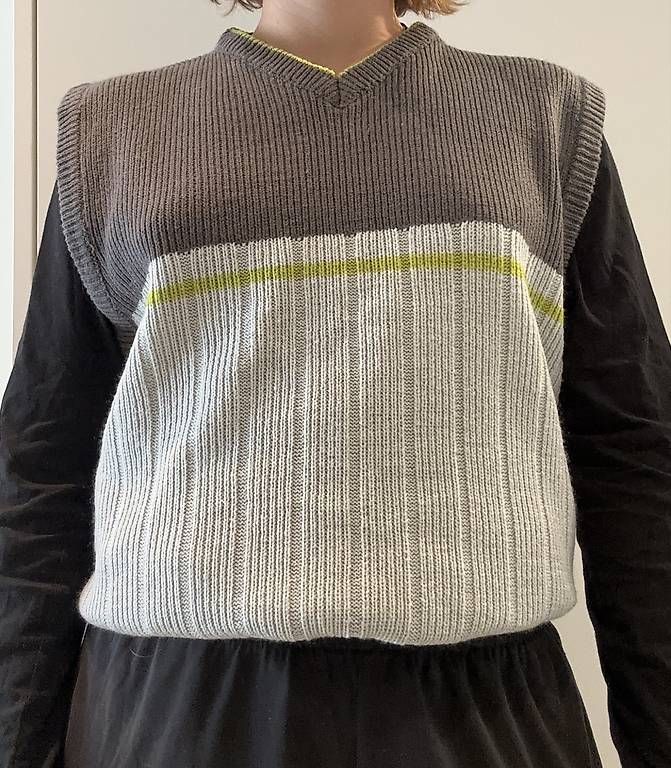 Gilet & Giacche senza maniche: STRICKWESTE GRAU/SCHWARZ  – Usato da Kehrsatz venduto da aik_w2jm 1