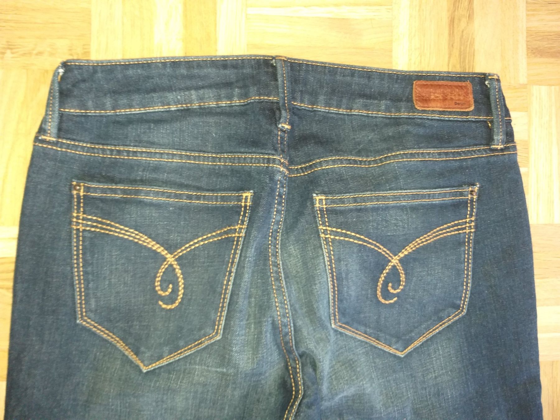 Esprit Jeans: Jeans ESPRIT  Taille/Grosse W27 L34  MEDIUM RISE  STRAIGHT – Gebraucht aus Cossonay-ville von Super-Price-Quality 5