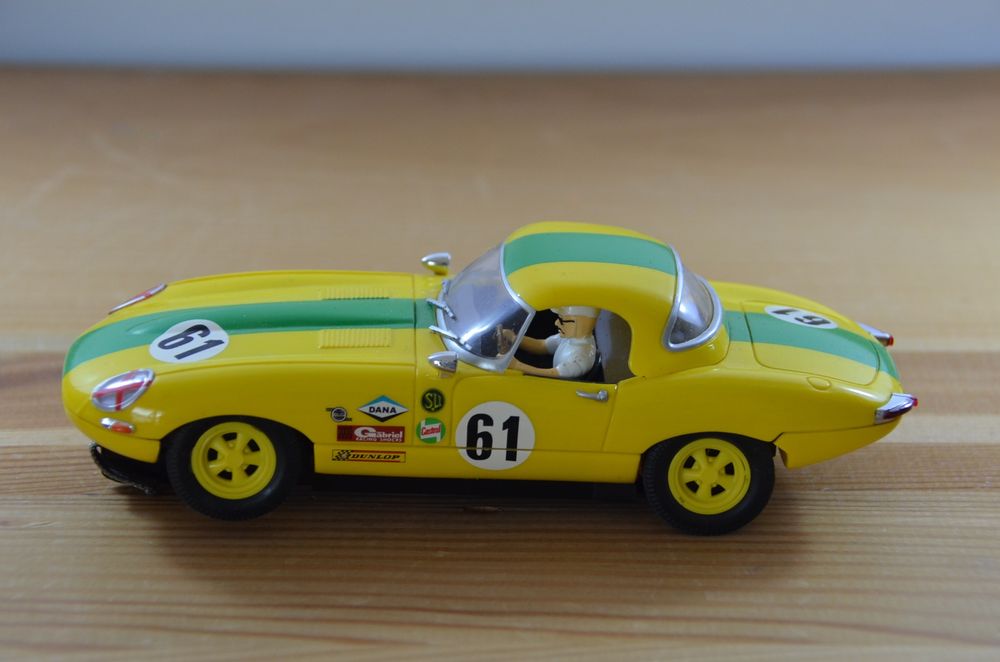 Carrera Universal 40425 – Jaguar Type E Bleu – Échelle 132 – Sans Boîte