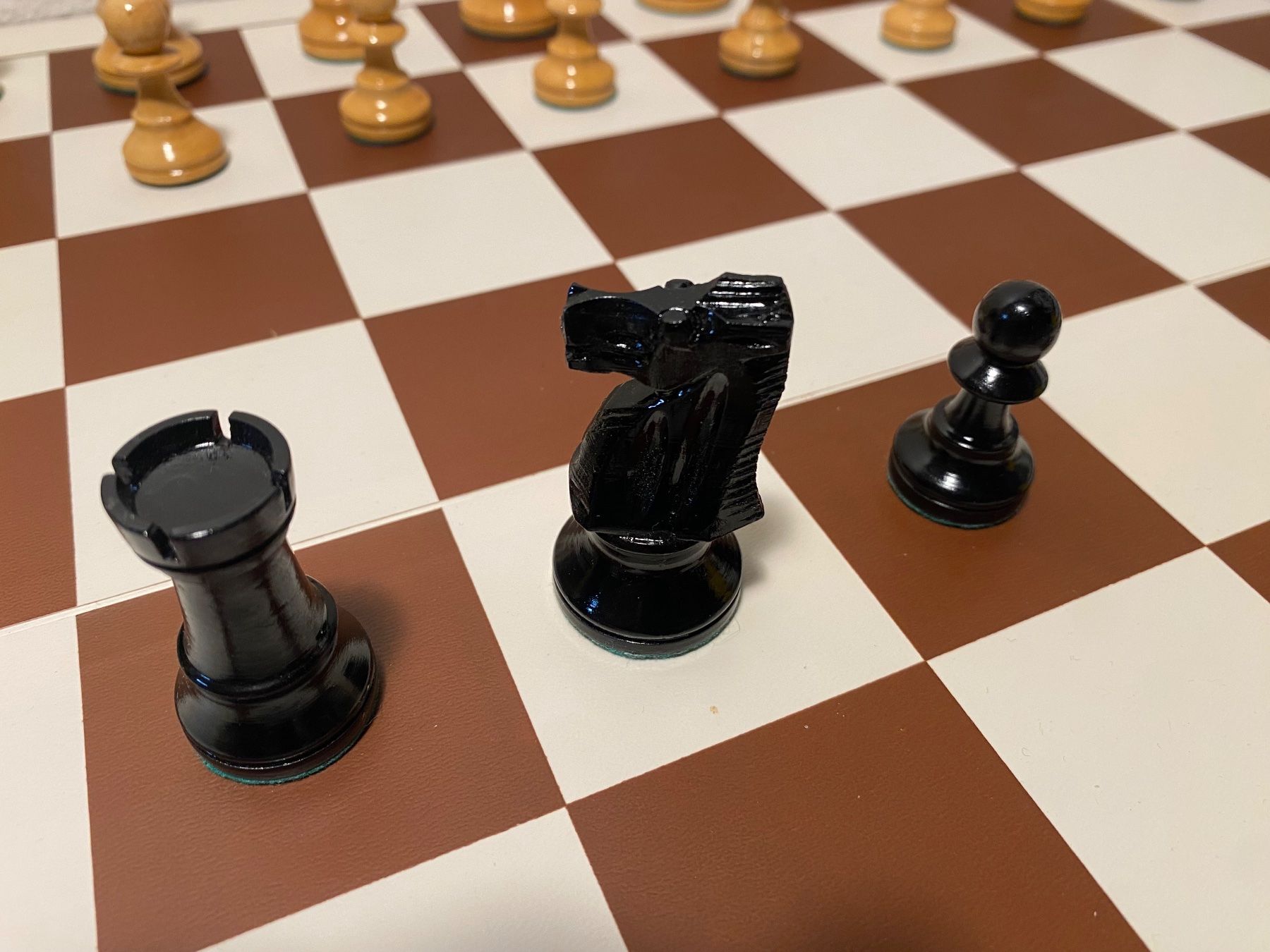 Giochi: Jeux d'echec en bois – Usato da St-Prex venduto da Okoala 2