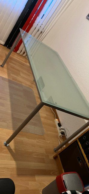 Tables: Glastisch, Bürotisch – D'occasion à Neuenegg par antofagasta01 2