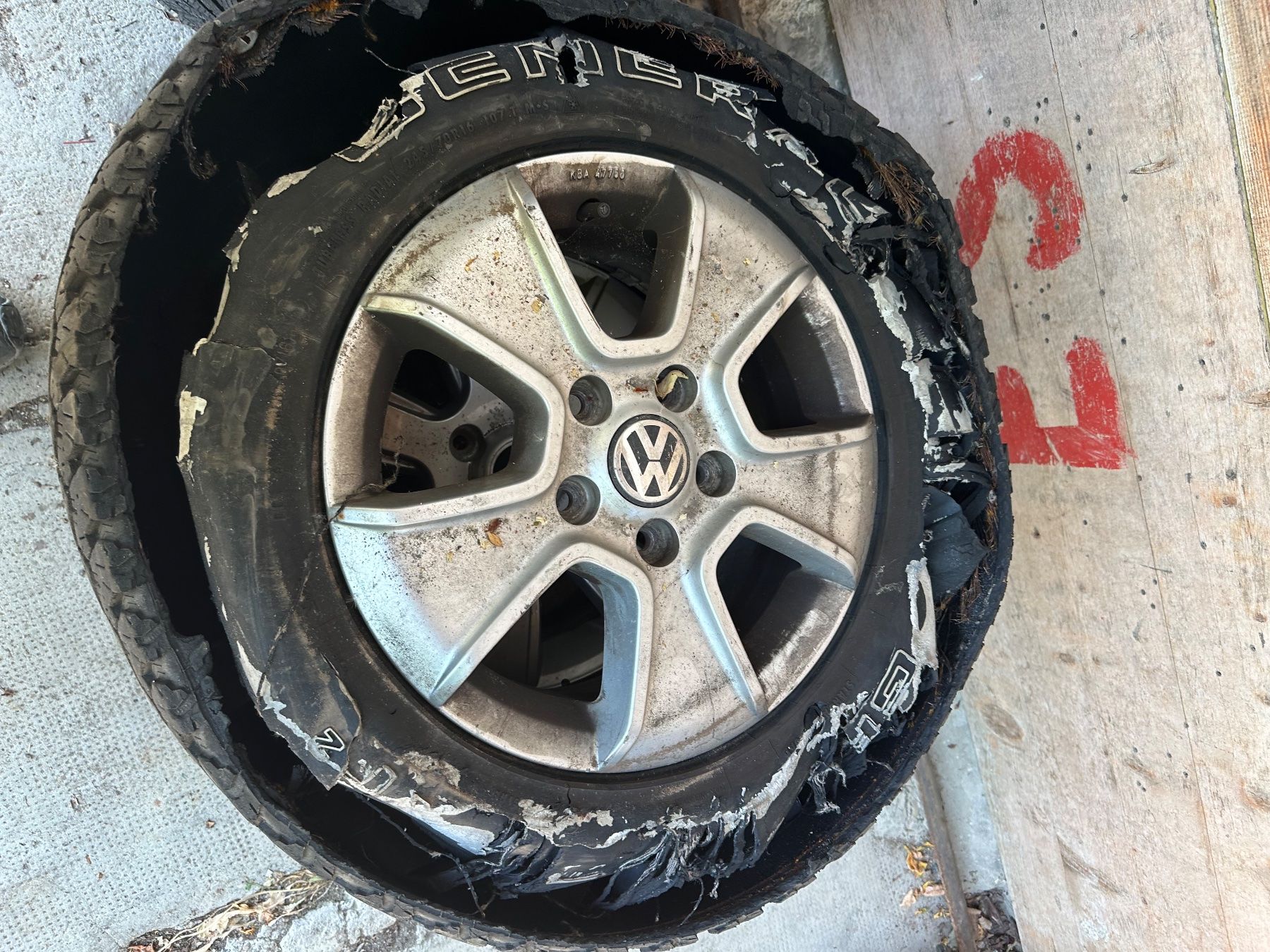 Volkswagen Pneumatici & Ruote complete: 4x Aluräder Amarok 1 plus 1 Reserverad – Usato da Unterengstringen venduto da Patsch 2