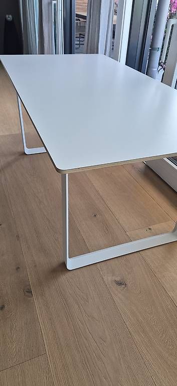 Muuto Tische: MUUTO Tisch 70/70 Designklassiker Büro oder Esstisch – Gebraucht aus Kriens von DorisS455
