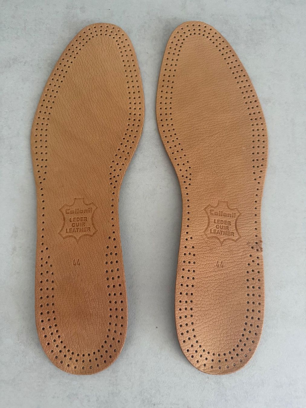Chaussures hommes: Einlegesohlen Leder Grösse 44 – D'occasion à Geroldswil par Jeremy11
