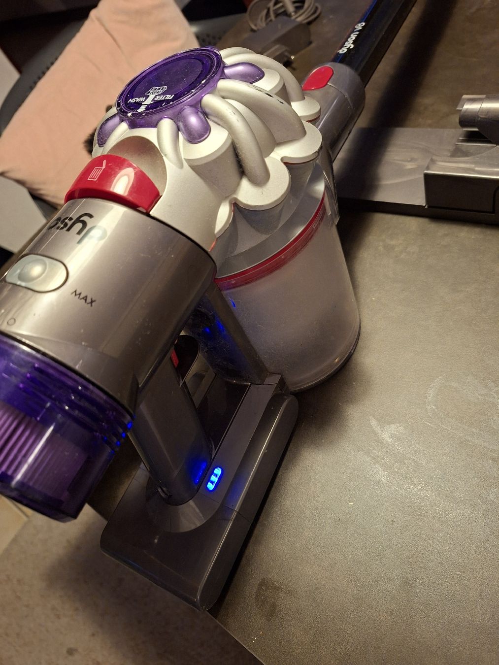 Dyson Aspirateurs & Accessoires: Dyson V8 Akku-Staubsauger evtl Defekt – Défectueux à Zürich par Mountainswiss88 2