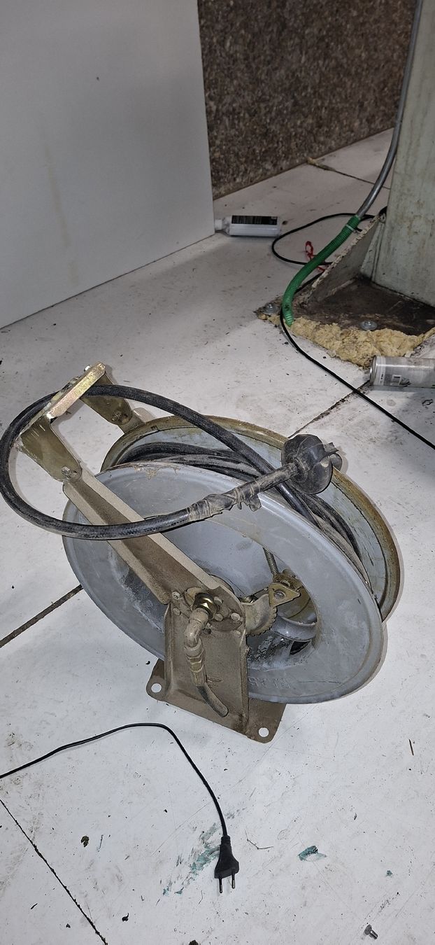 Rohre & Schläuche: Rollapparat, Schlauchtrommel Druckluft – Gebraucht aus Belp von fab_cfz8