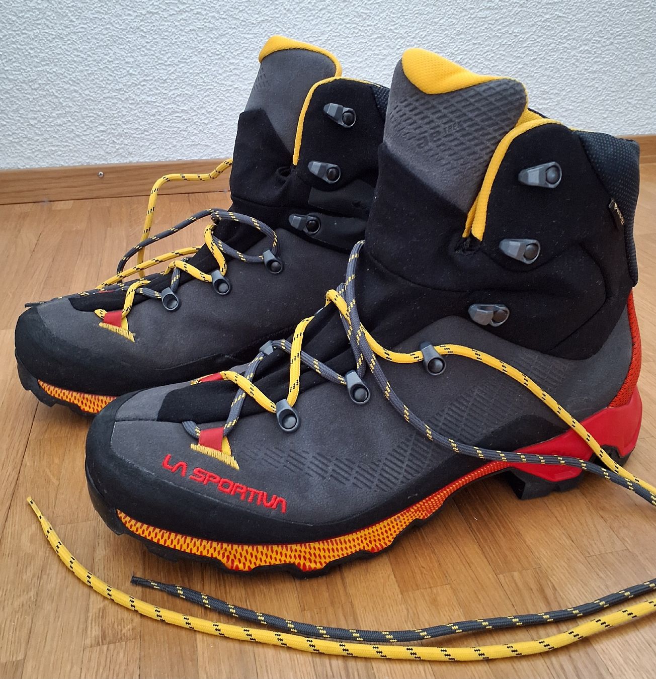 La Sportiva Scarpe da uomo: La Sportiva Wanderschuhe Gr. 44 – Nuovo (secondo la descrizione) da Zürich venduto da thomas2006