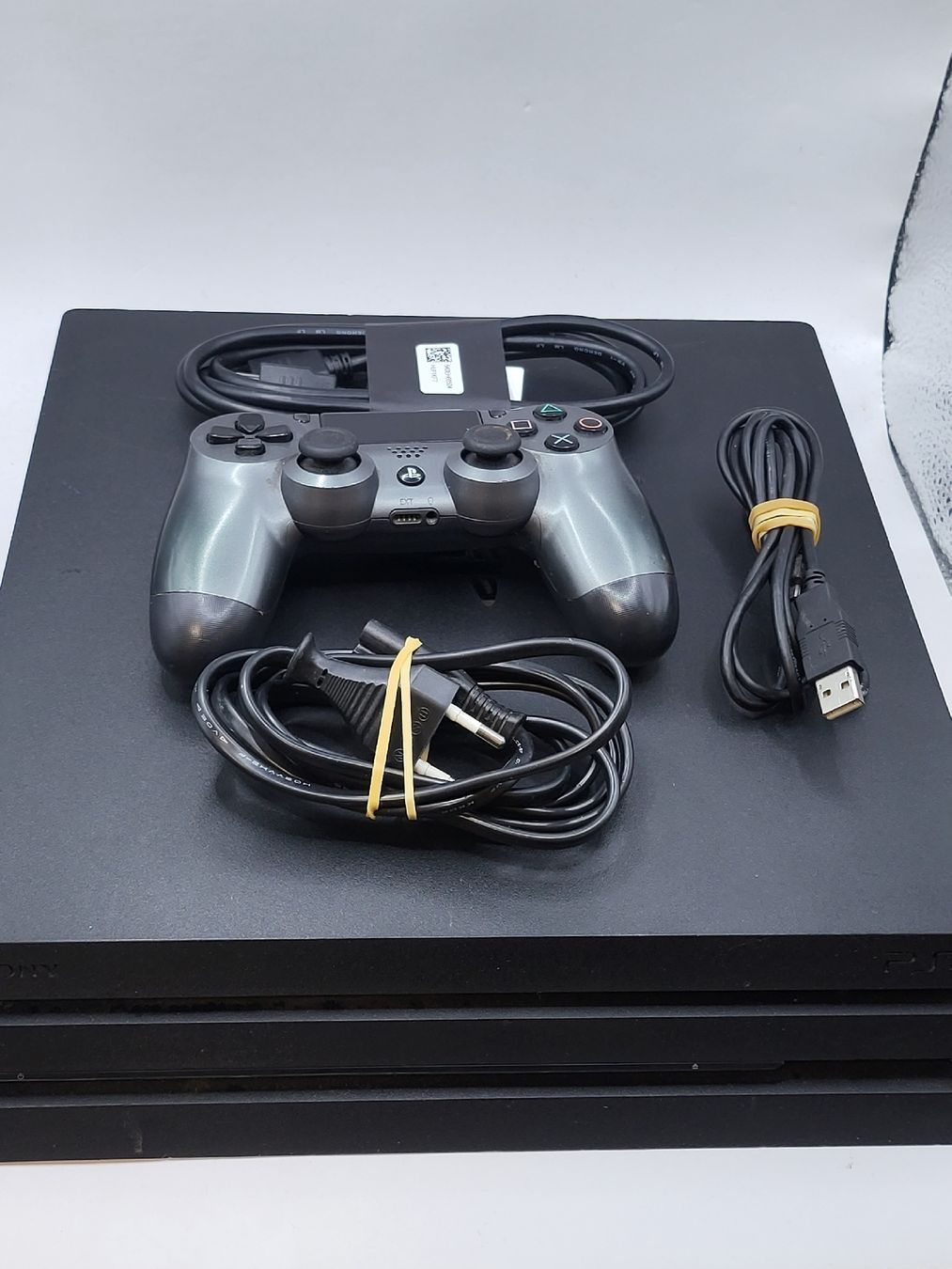 Sony Console: PlayStation 4 Pro - 1 To – Usato da Lausanne venduto da CashngoLausanne
