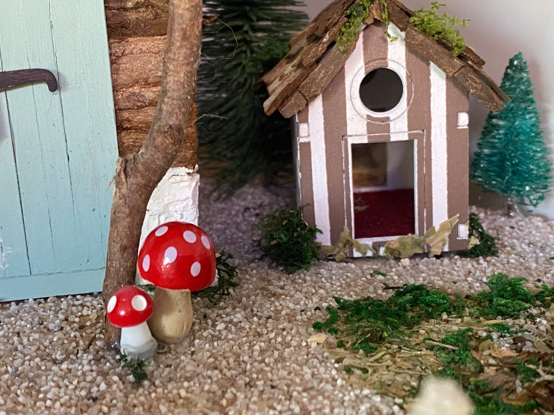 Tutte le decorazioni: Wichtelhaus mit Hundehütte – Nuovo (secondo la descrizione) da Walterswil SO venduto da Weihnachtswichtel.ch 1