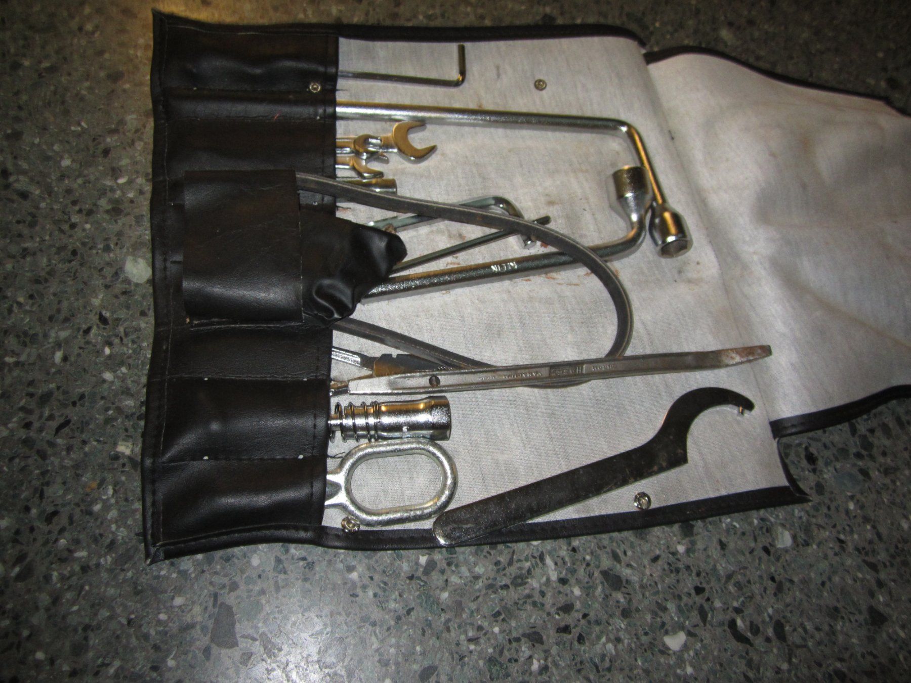 Porsche Tutti pezzi di ricambio auto: Porsche 911 G-Modell original  Werkzeugtasche Toolkit – Usato da Dietikon venduto da exclusive-cars-ag 3